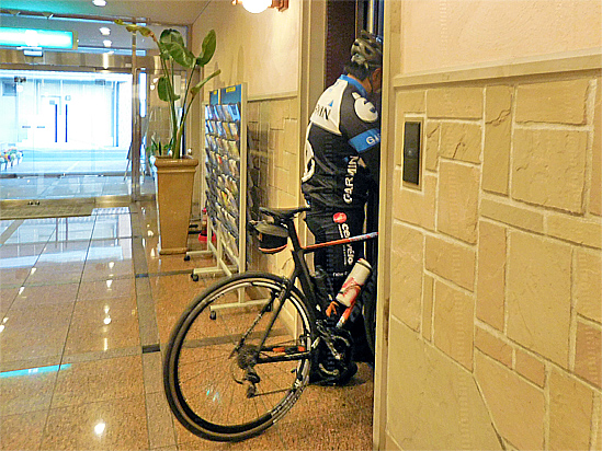 自転車はご自身のお部屋へお持ち込みできます。